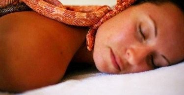 ilginç yılan masajı